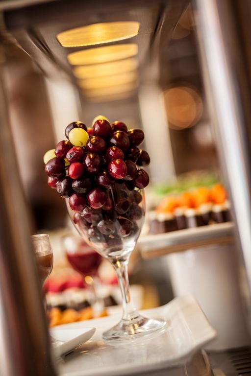 Rixos Alamein - Full Board Plus Эль-Аламейн Экстерьер фото Grapes in a wine glass