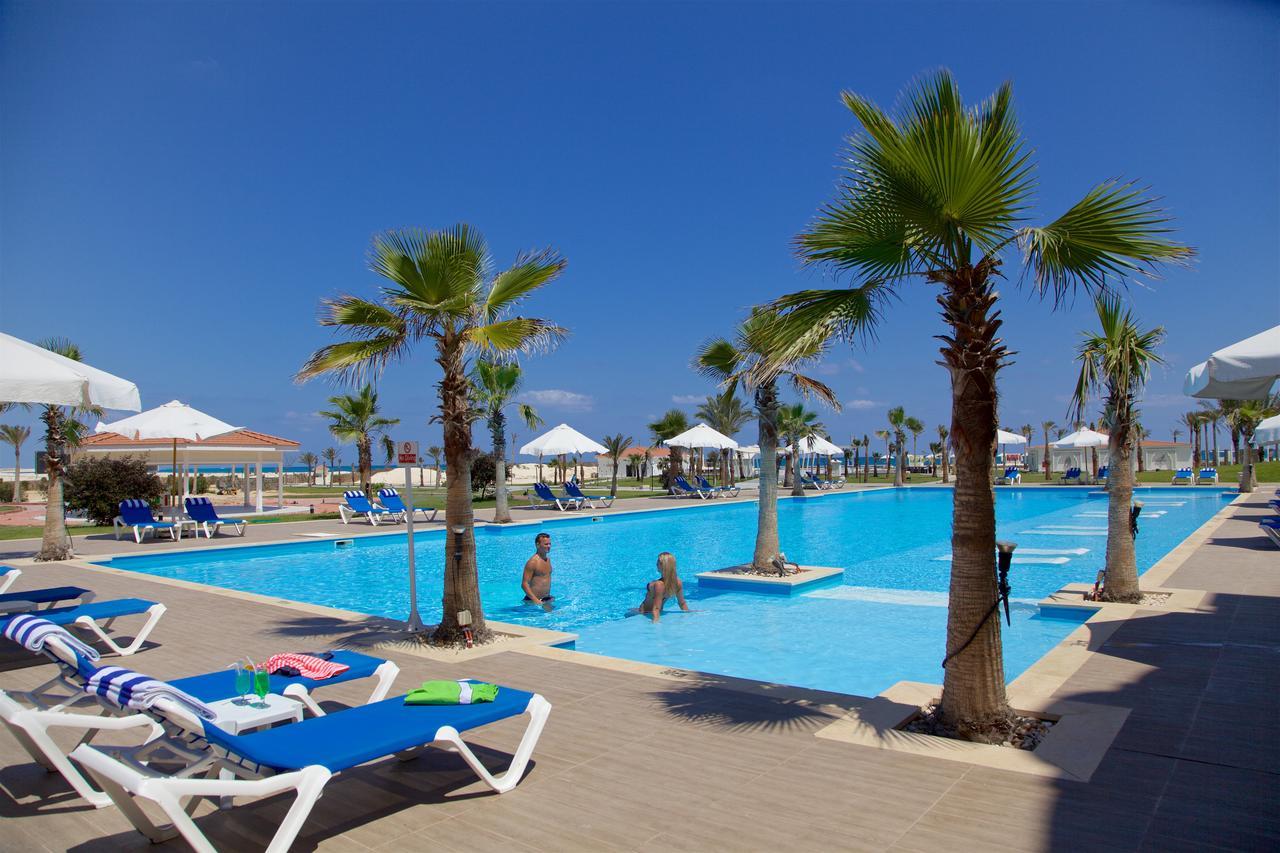 Rixos Alamein - Full Board Plus Эль-Аламейн Экстерьер фото A swimming pool in a hotel