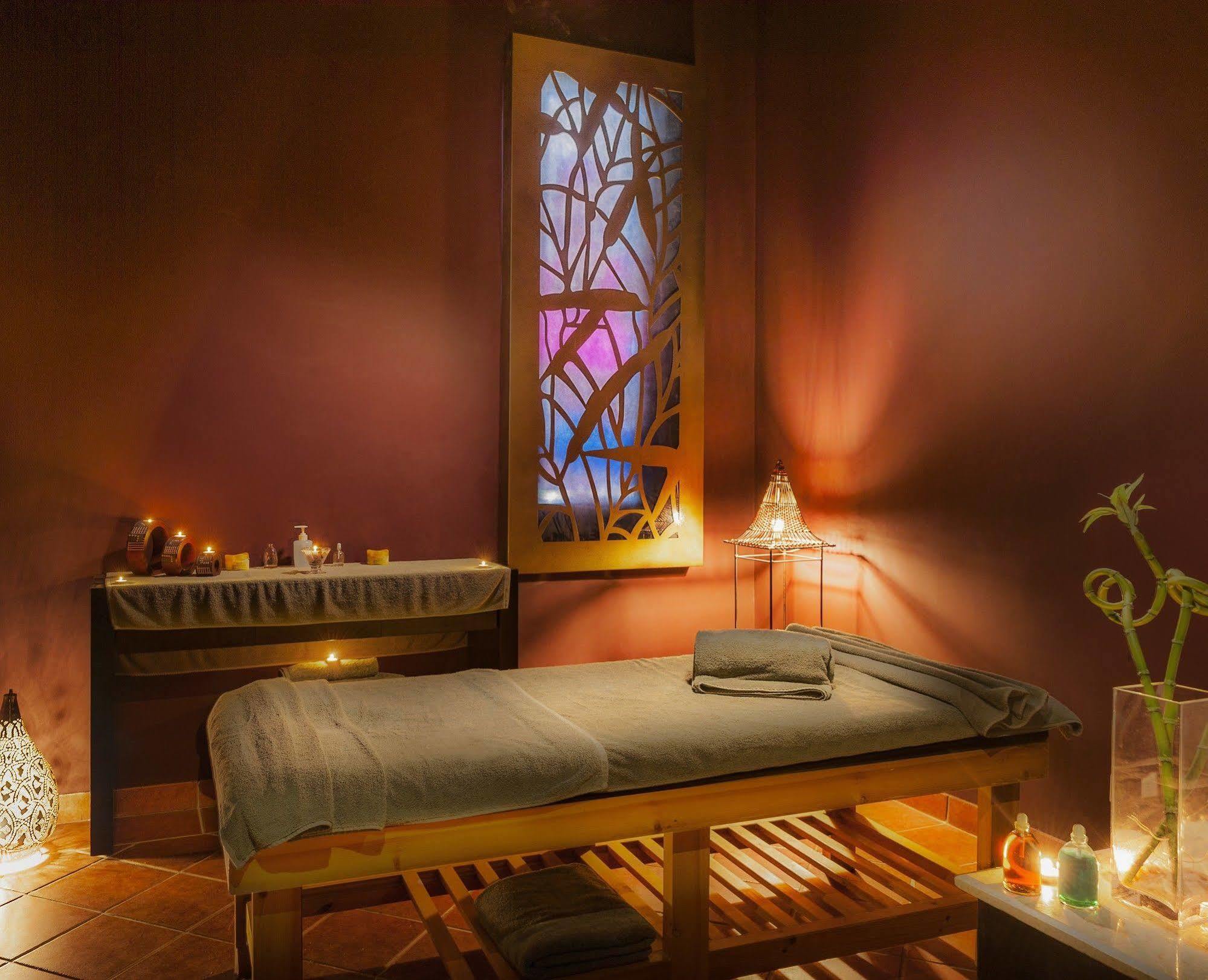 Rixos Alamein - Full Board Plus Эль-Аламейн Экстерьер фото A massage table
